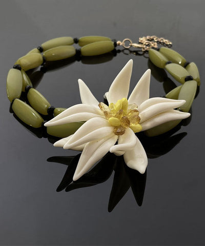 Stilvolle grüne Halskette mit Anhänger aus Acryllegierung mit Blumenmuster und Bambusknoten, doppellagig 