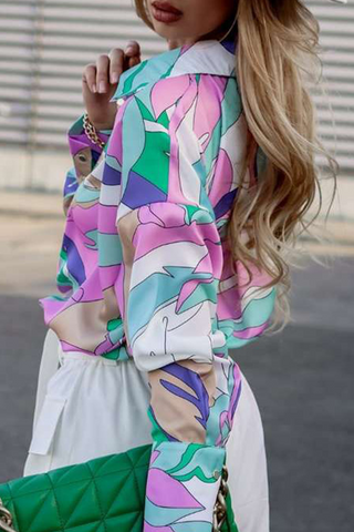 Blusas elegantes con cuello vuelto y estampado en contraste 