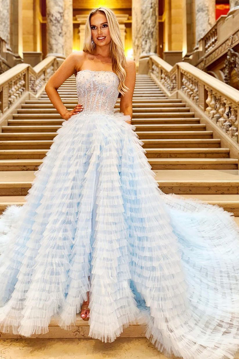 A-Linien-Abendkleid, trägerlos, hellblau, lang, mit Rüschen