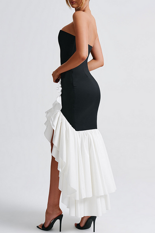 Trägerloses, figurbetontes Maxikleid mit Farbblock und Rüschen und Fischschwanz-Ausschnitt - Schwarz