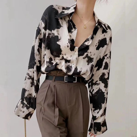 Blusa de manga larga con botones y estampado de vaca 
