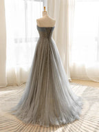 Langes, graues A-Linien-Abendkleid aus Tüll mit Pailletten und Schleppe