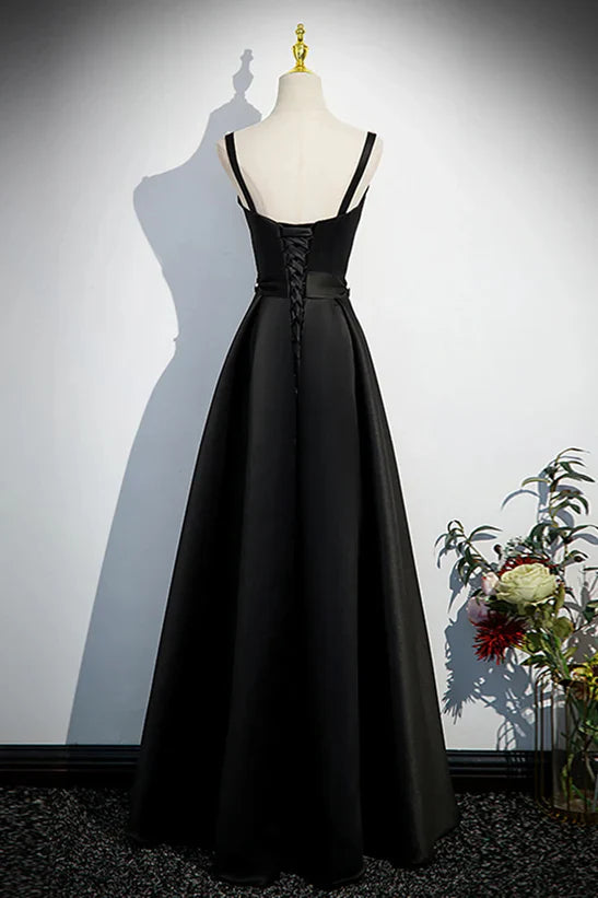 Vestido formal largo de satén negro con tirantes en forma de A y sencillo para fiesta de graduación.