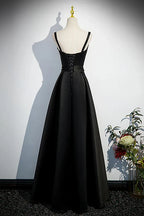 Vestido formal largo de satén negro con tirantes en forma de A y sencillo para fiesta de graduación.