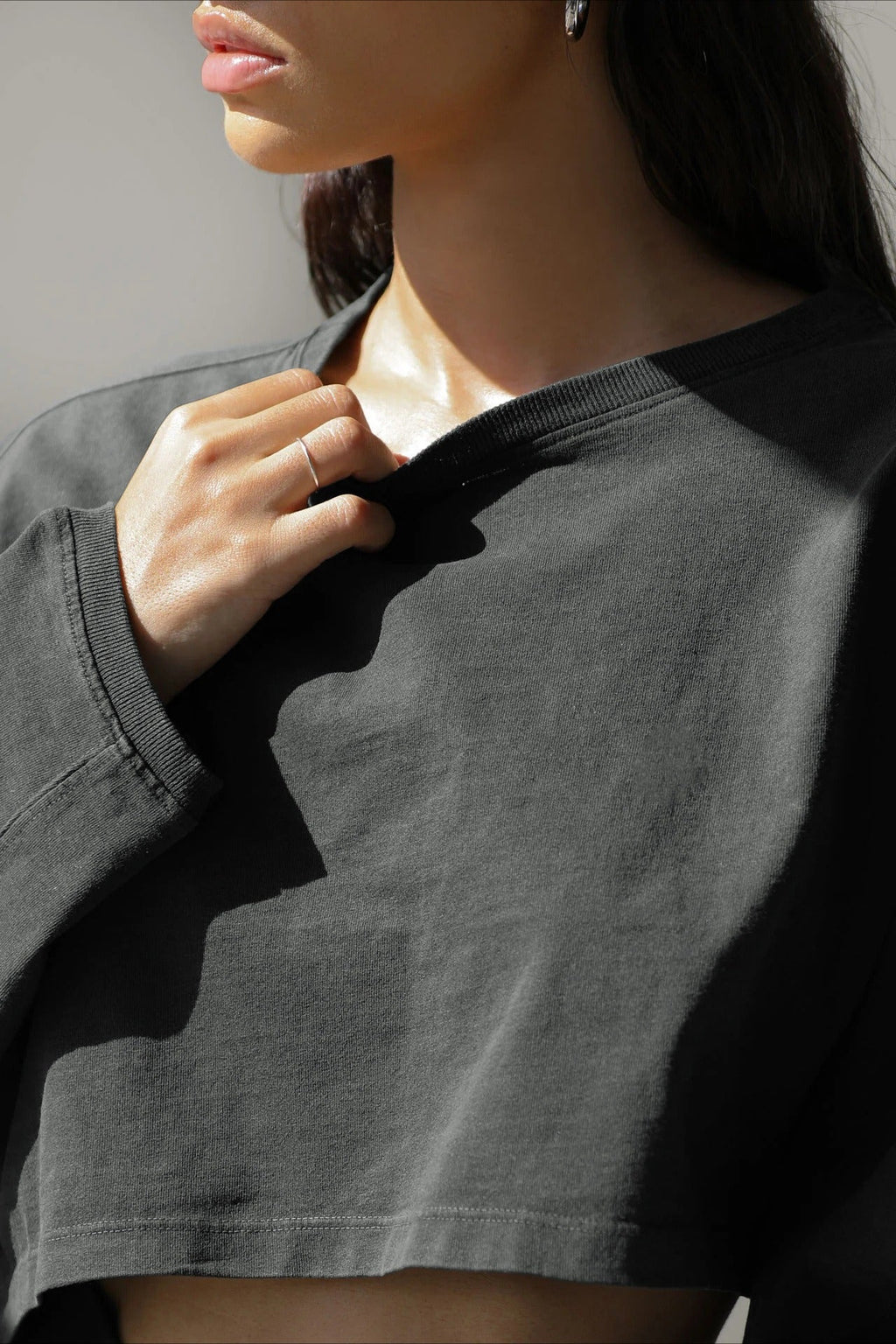 Solid Cropped Crew Neck Sweatshirt