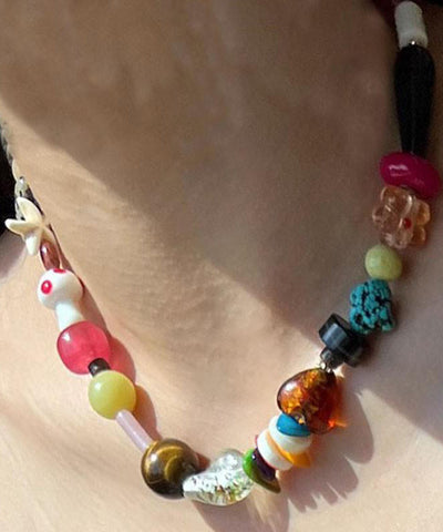 Moderne handgefertigte Webperlenkette mit Perlen 