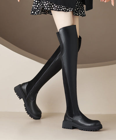 Stilvolle, klobige Overknee-Stiefel aus schwarzem Kunstleder 