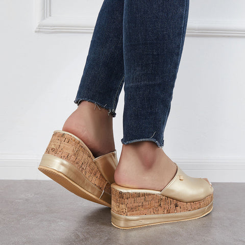Bequeme Slip-on-Sandalen mit Korkfußbett und Plateau-Keilabsatz 