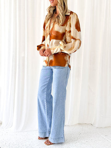 Blusas y camisas de manga larga sueltas con botones y solapa con estampado de colores en contraste. 