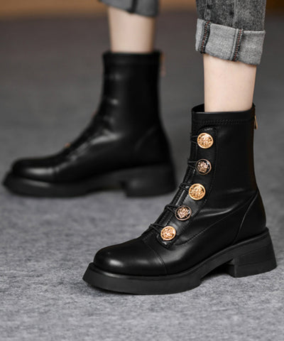 Braune, klobige Stiefel im europäischen und amerikanischen Stil 