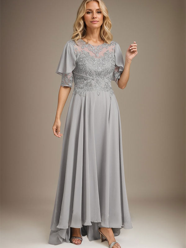 A-Linien-Kleid mit asymmetrischem Chiffon-Spitzenausschnitt und Perlenstickerei für die Mutter der Braut. 