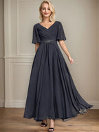 A-Linien-Chiffonkleid mit V-Ausschnitt, Knöchellänge, plissierten Pailletten und Perlenstickerei für die Mutter der Braut