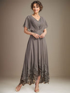 A-Linien-Kleid aus Chiffon mit asymmetrischem V-Ausschnitt und Spitze für die Mutter der Braut mit Falten