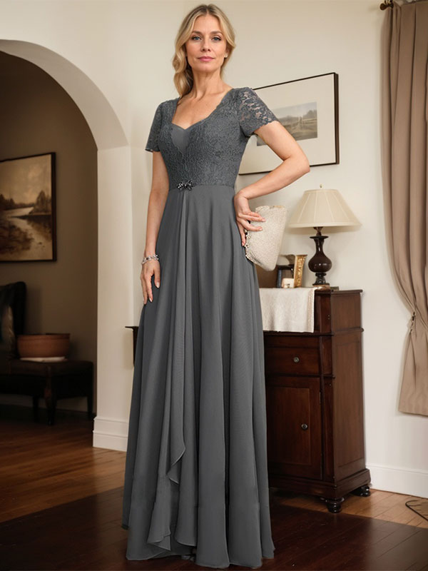 A-Linien-Kleid mit herzförmigem Herzausschnitt, bodenlang, aus Chiffon und Spitze, mit Perlenstickerei und Kaskadenrüschen – ideal für die Mutter der Braut