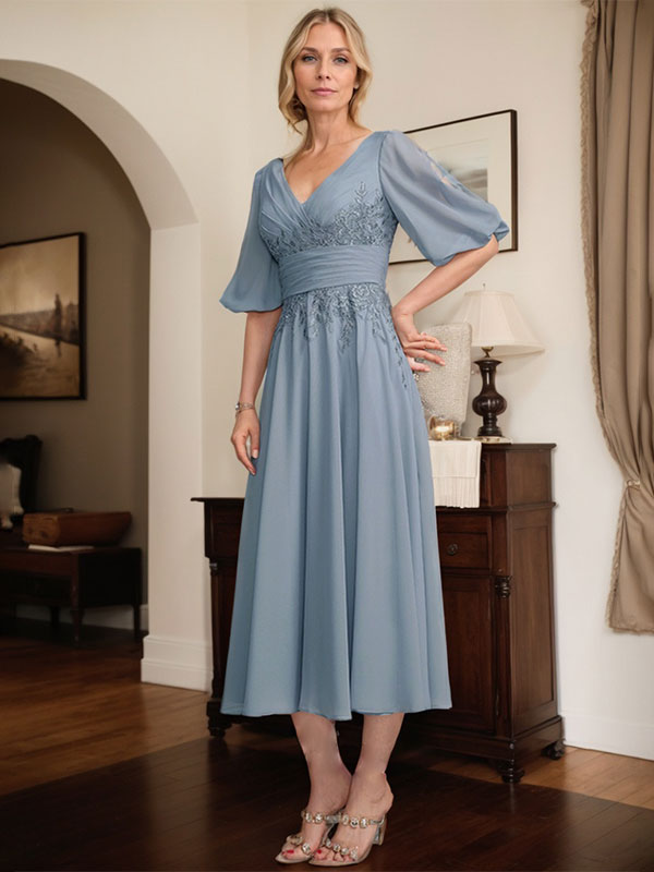 Vestido de gasa con encaje y escote en V hasta la rodilla para madre de la novia con pliegues