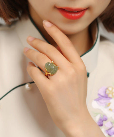 Edler grüner Sterlingsilber-Overgild-Jade-Ring mit mythischem Wildtier 