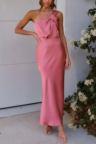 Grand Glimmer Maxikleid aus Satin mit einem Schulterträger 