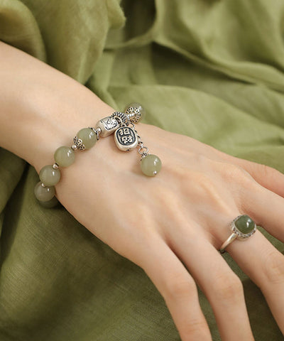 Conjunto de dos piezas de pulsera y anillos con dijes de jade en plata esterlina verde claro de Boutique 