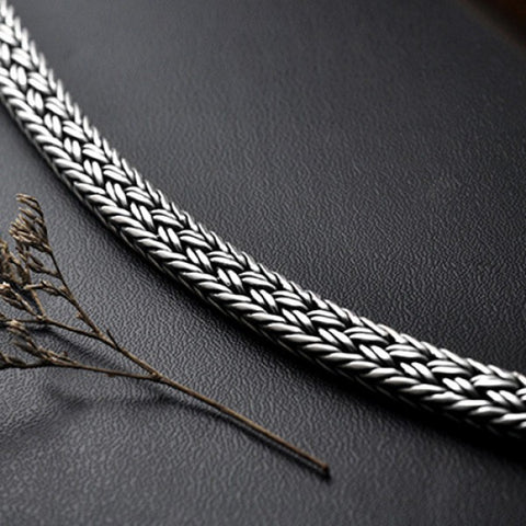 Pulsera trenzada con hebilla de hiedra en plata de ley 