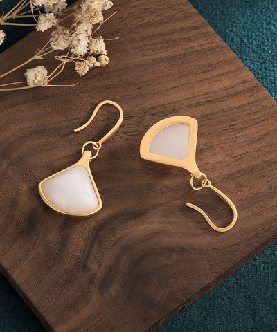 Elegantes pendientes colgantes de jade blanco antiguo en forma de abanico 