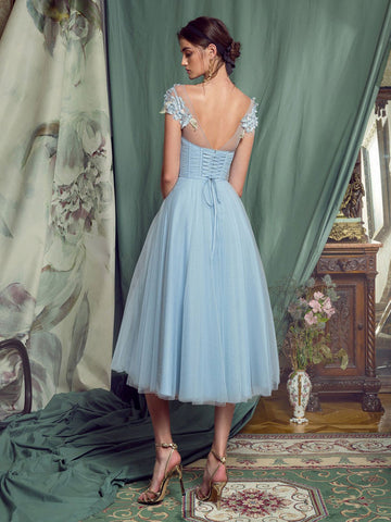 Vestido midi con cuello barco y apliques 