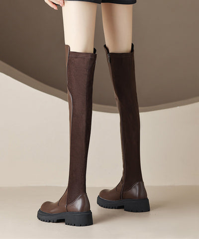Stilvolle, klobige Overknee-Stiefel aus schwarzem Kunstleder 