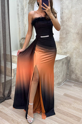 Wild Elegance Maxikleid mit Farbverlaufsdruck, Federbesatz, Gürtel und Schlitz 