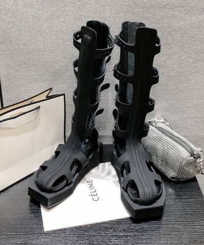 Modische schwarze Plateaustiefel mit ausgehöhlten Nieten und Reißverschluss 