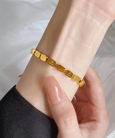 Hermosa pulsera de acero inoxidable dorado con cadena de hueso de serpiente y forma de corazón. 