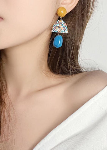 Pendientes colgantes de acrílico con pinturas artísticas en amarillo y azul 