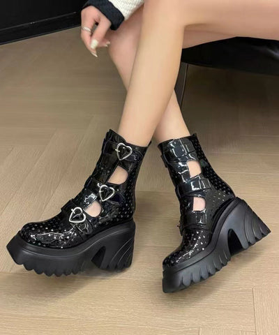 Botas de piel de vaca blanca estilo boutique con hebillas huecas y empalmes 