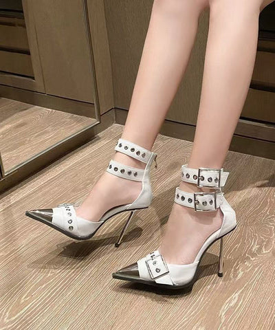 Sandalias negras de tacón de aguja de piel sintética con remaches a la moda 
