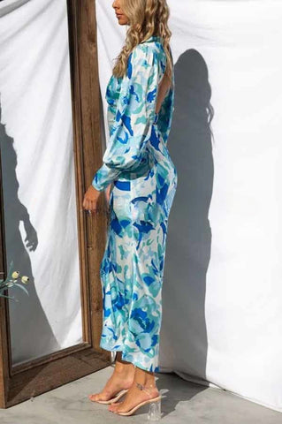 Schickes Midikleid aus Satin mit Blumenmuster und Gummizug auf der Rückseite 