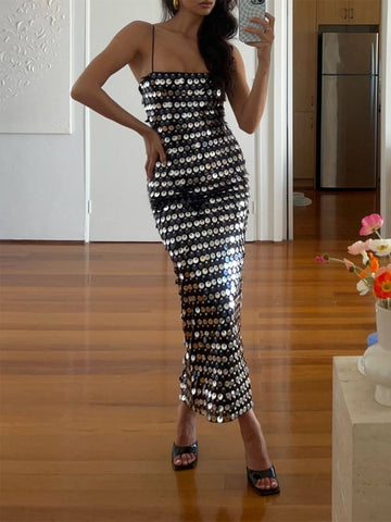 Vestido midi con tirantes de lentejuelas plateadas 