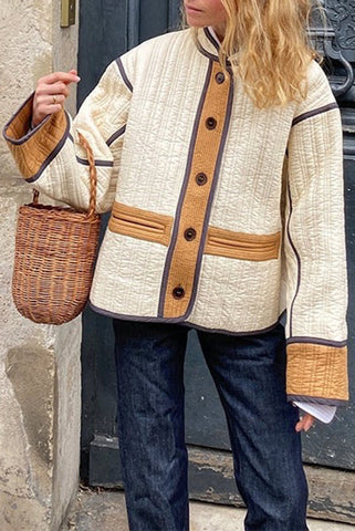 Langärmliger Baumwollmantel mit kontrastierenden Taschen und Knöpfen 