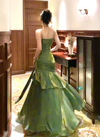 Grünes, langes Satin-Partykleid mit Meerjungfrauen-Trägern, grünes Satin-Abendkleid/Ballkleid