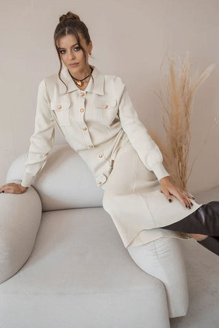 Elegantes zweiteiliges Midikleid mit aufgesetzter Tasche und Knopfleiste im Kragen - Beige 