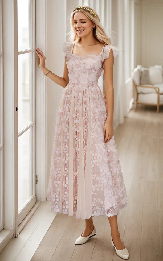 Teelanges Ballkleid mit 3D-Blumenmuster, Rüschenträgern und Spitze