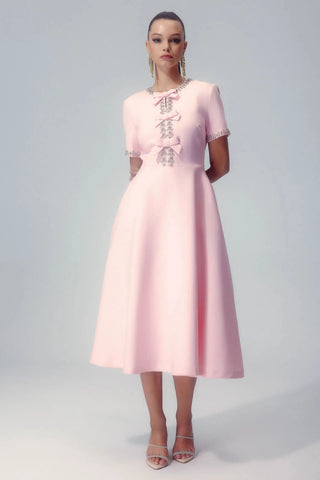 Vestido midi Zoe con lazo y adornos de cristales 