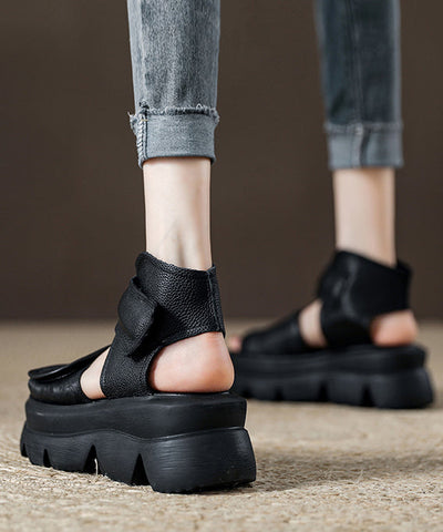 Sandalias vintage marrones con plataforma y tiras con hebilla y punta abierta 