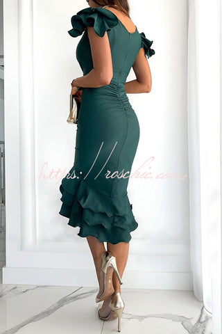 Vestido midi formal fruncido con detalle de volantes escalonados Gala Ready 