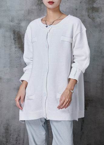 Cárdigan de punto orgánico blanco con cuello redondo y botones para primavera 