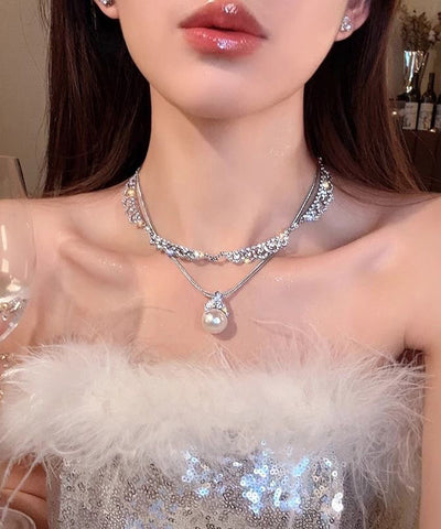 Elegante collar con colgante de perlas de doble capa de circonita y plata de ley en seda 