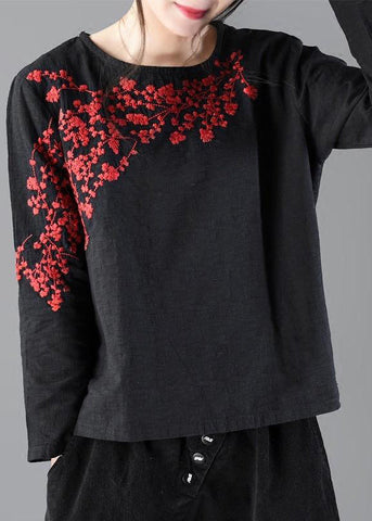 Camiseta de cuello redondo con bordado de flor de ciruelo de primavera 