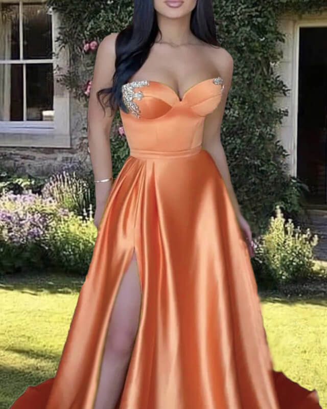Langes, orangefarbenes A-Linien-Abendkleid aus Satin mit herzförmigem Schlitz und Schleppe