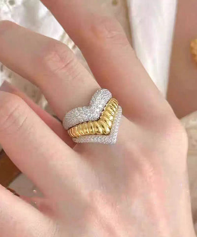 Conjunto de dos anillos únicos de plata de ley con circonitas multicapa y forma de corazón con rayas de amor 