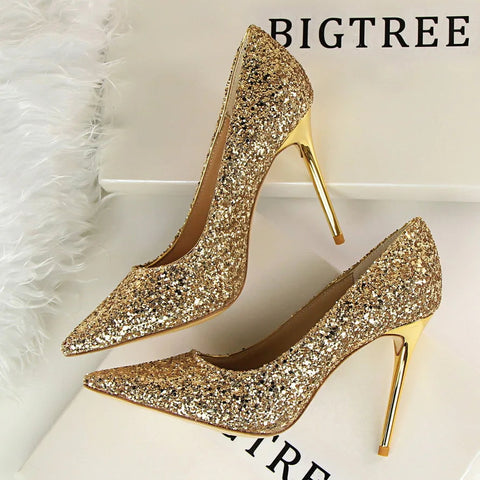 Zapatos de verano nuevos de estilo europeo para mujer, tacones altos, boca baja, puntiagudos, brillantes, sexis, delgados, para discoteca, tacones altos, zapatos individuales 