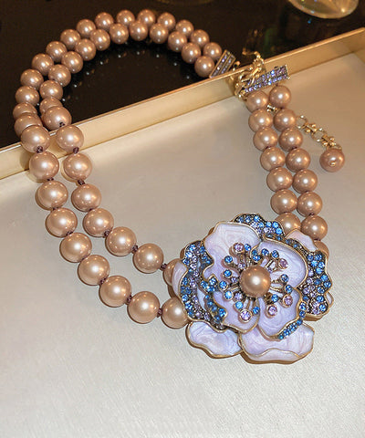 Collar con colgante floral de perla y circonita de aleación de plata fina 