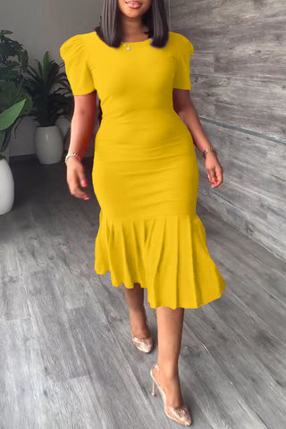 Vestido midi plisado de moda con cuello redondo, manga corta y falda a la cadera