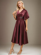 A-Linien-Kleid aus Stretch-Satin mit V-Ausschnitt, Teelänge, Perlenstickerei und Falten für die Mutter der Braut 